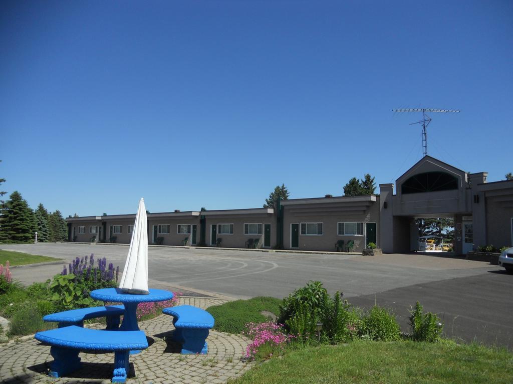 Motel Normandie Louiseville Екстер'єр фото
