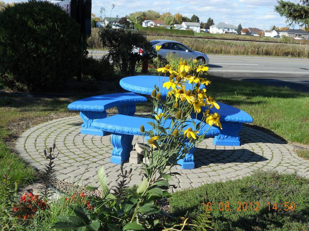 Motel Normandie Louiseville Екстер'єр фото