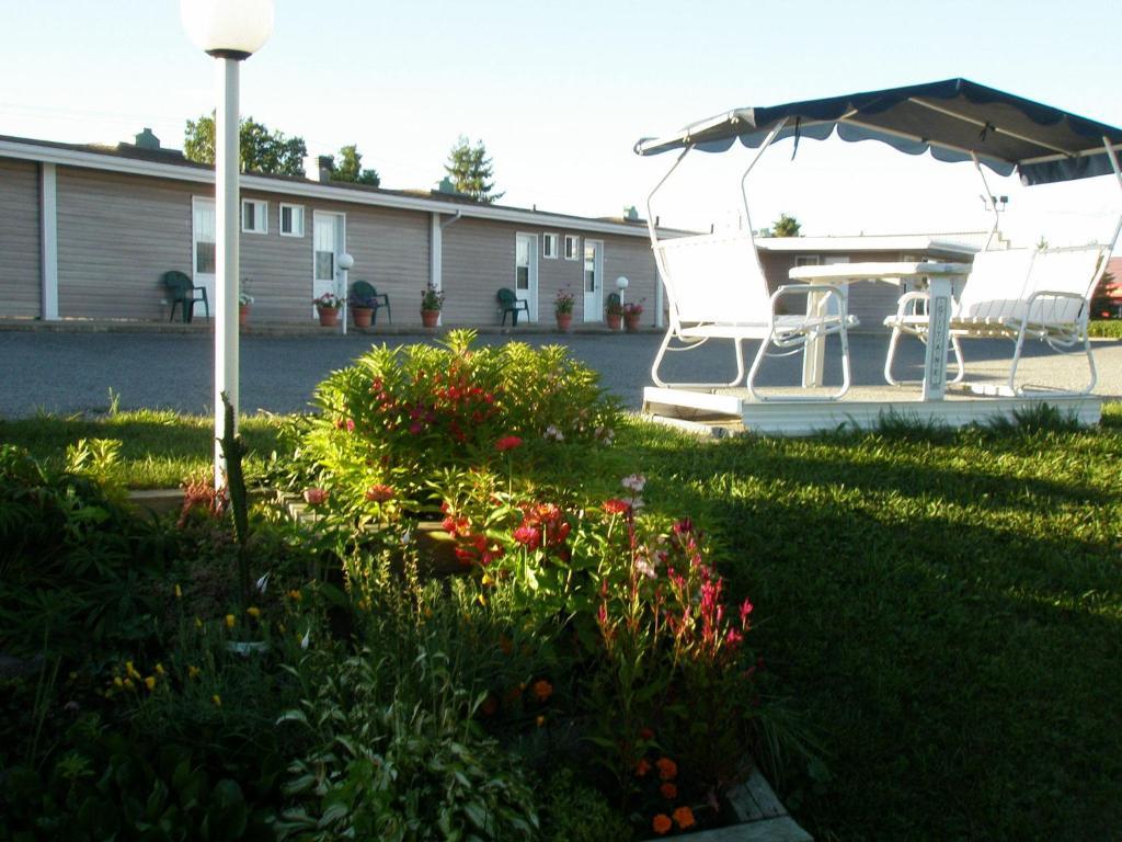 Motel Normandie Louiseville Екстер'єр фото