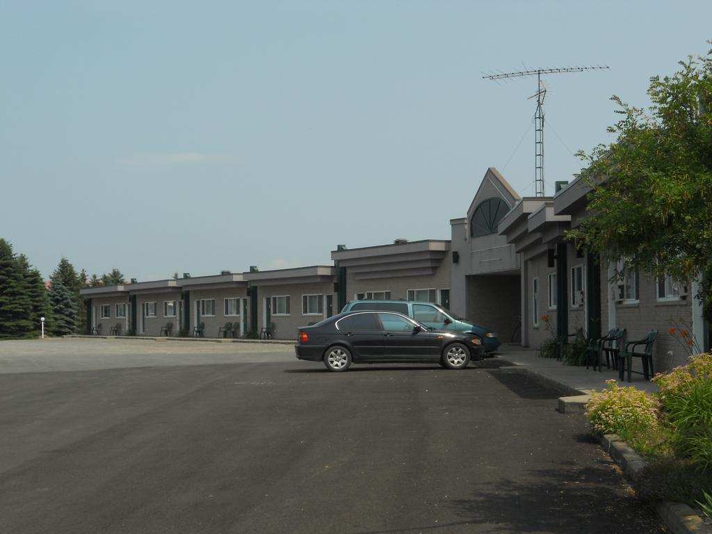 Motel Normandie Louiseville Екстер'єр фото
