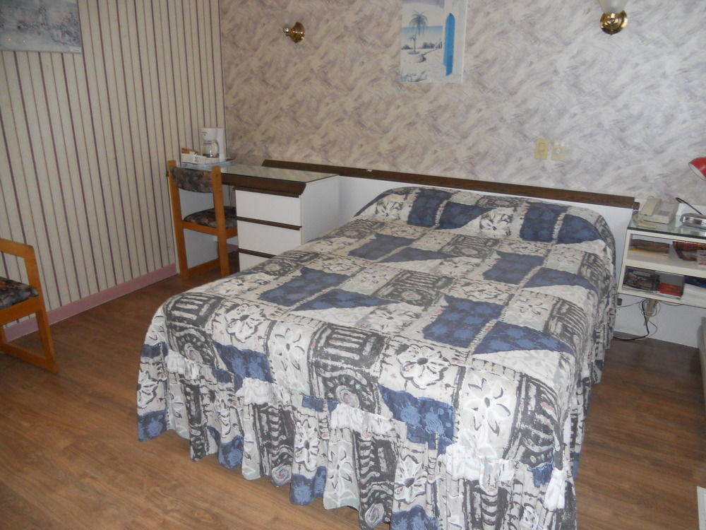 Motel Normandie Louiseville Екстер'єр фото