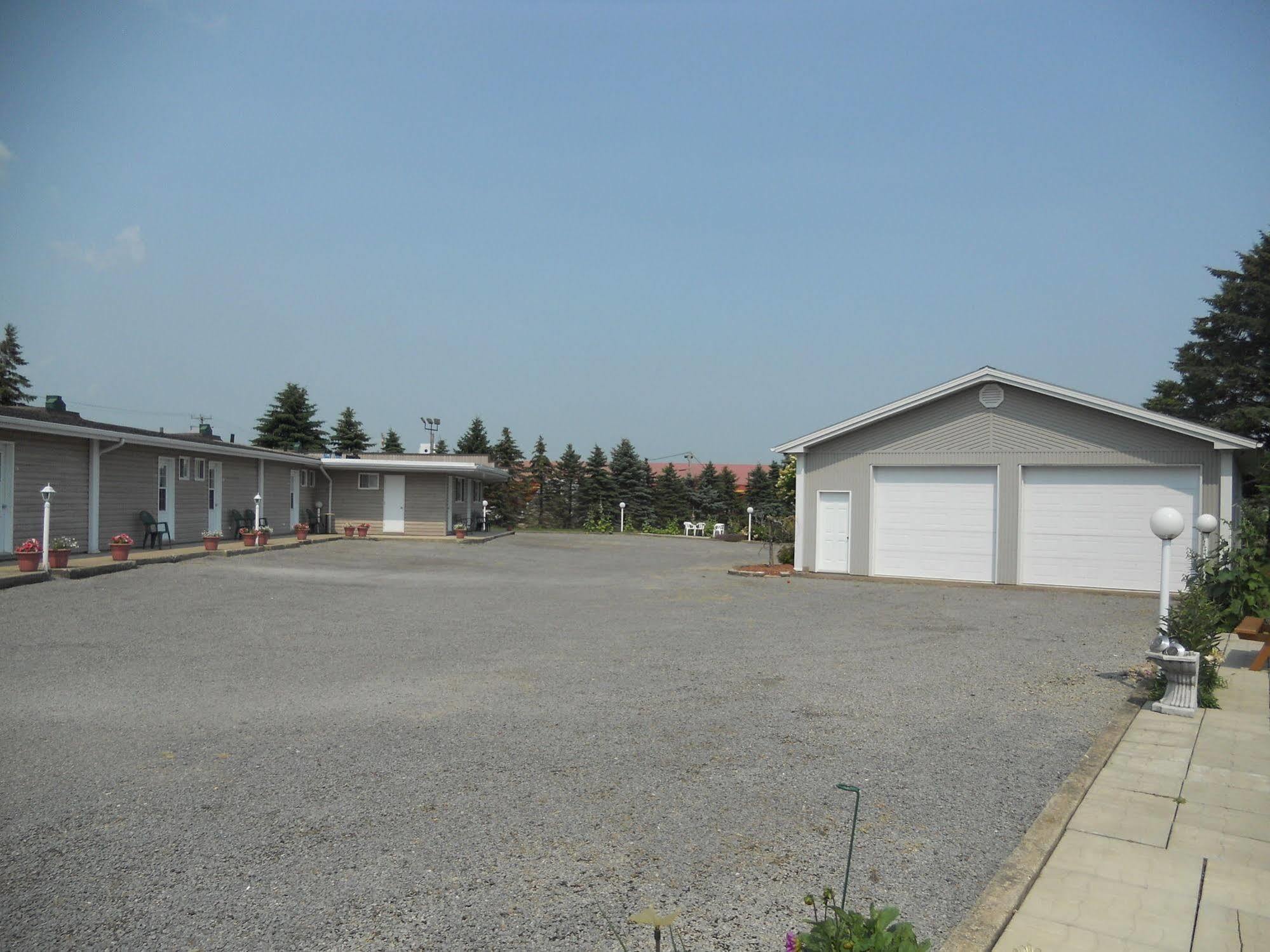 Motel Normandie Louiseville Екстер'єр фото