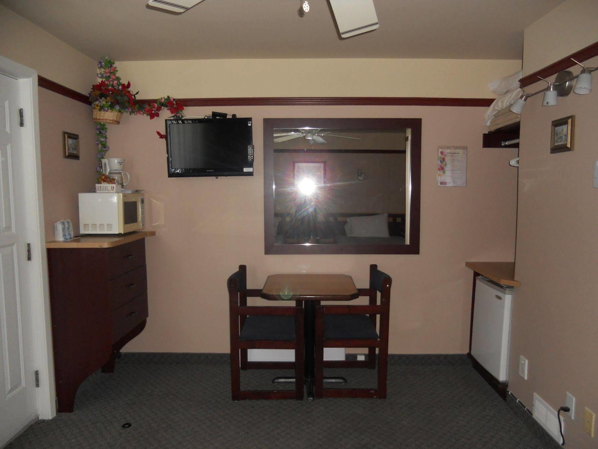 Motel Normandie Louiseville Екстер'єр фото