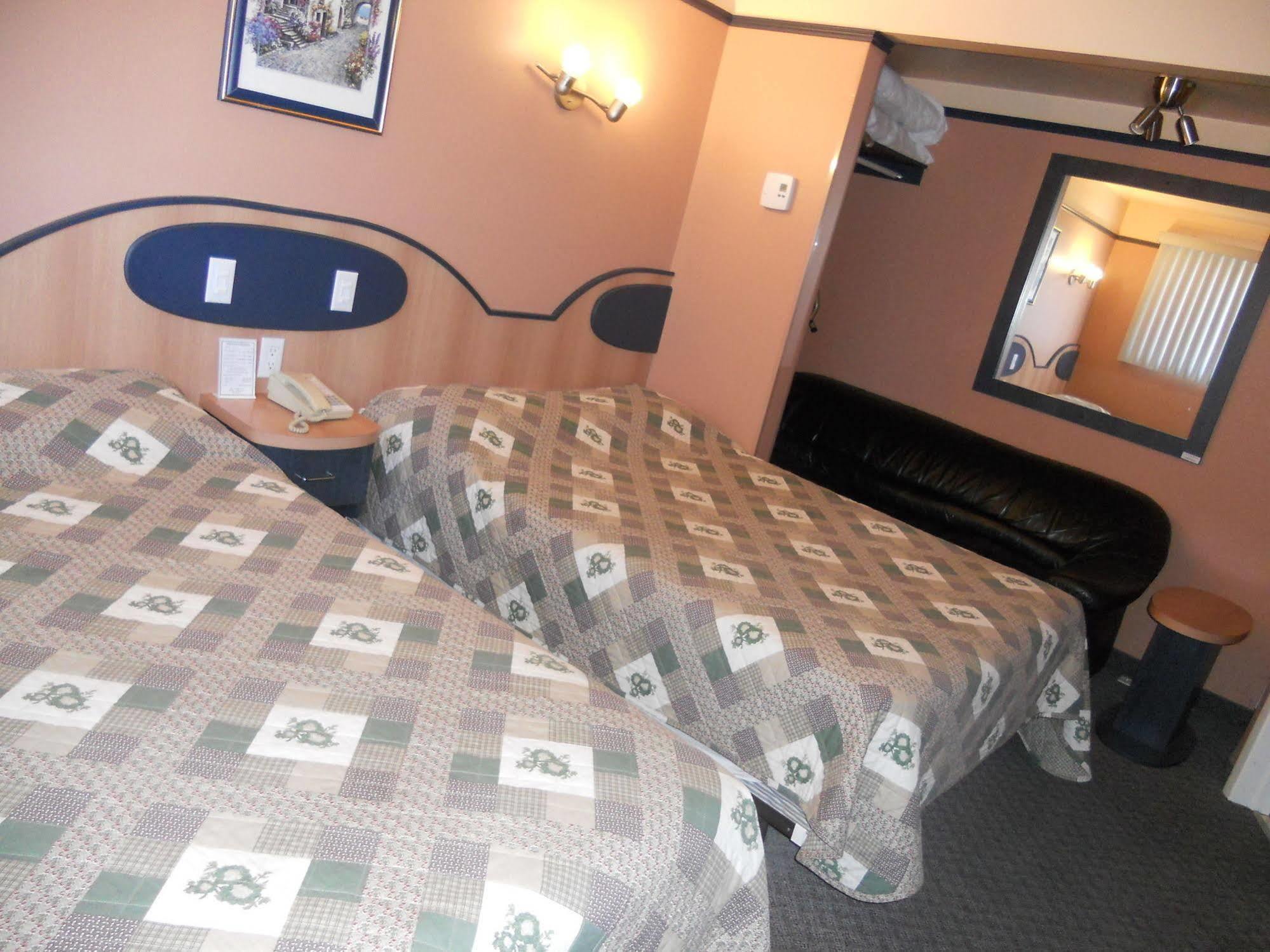 Motel Normandie Louiseville Екстер'єр фото