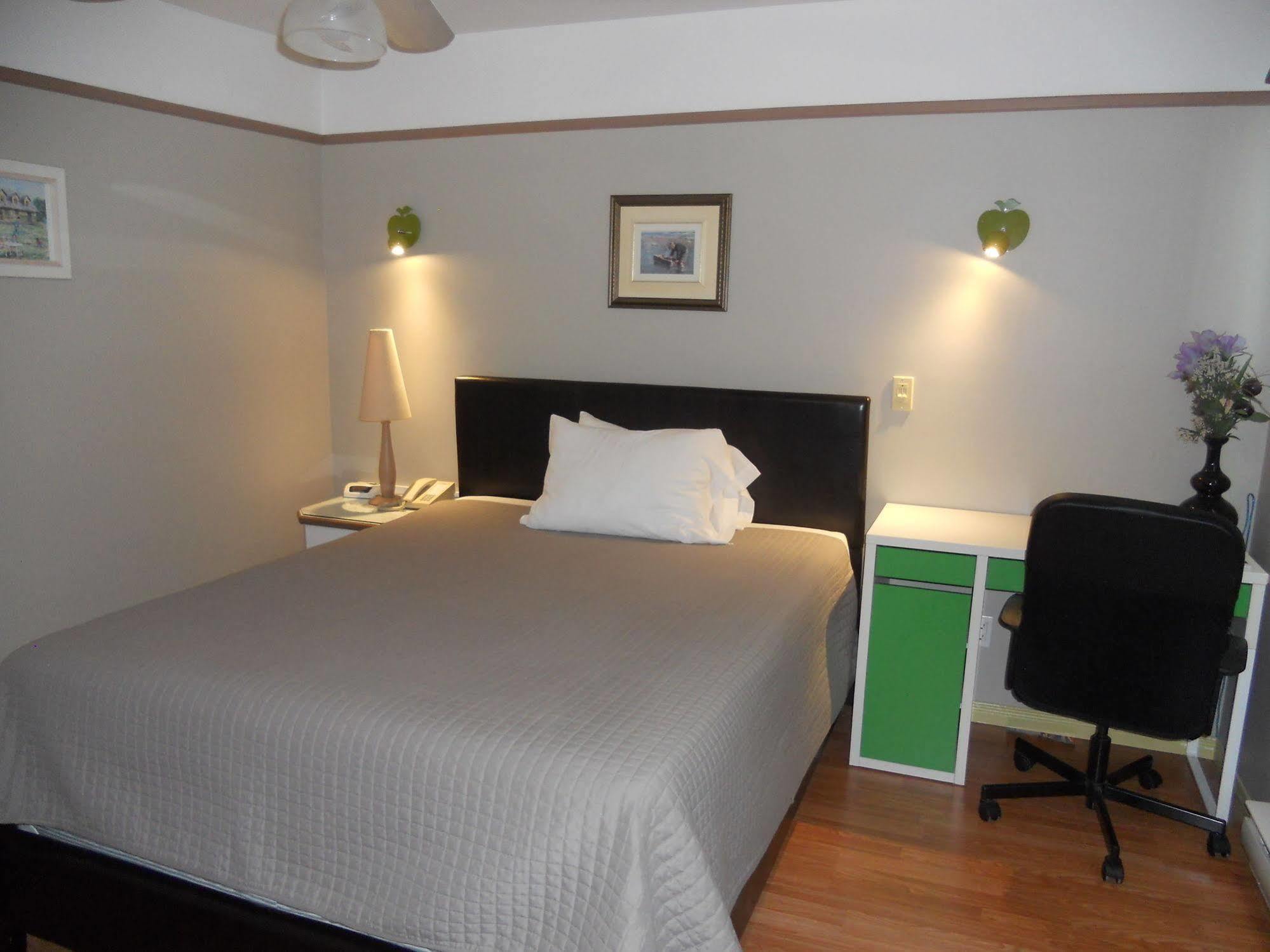 Motel Normandie Louiseville Екстер'єр фото