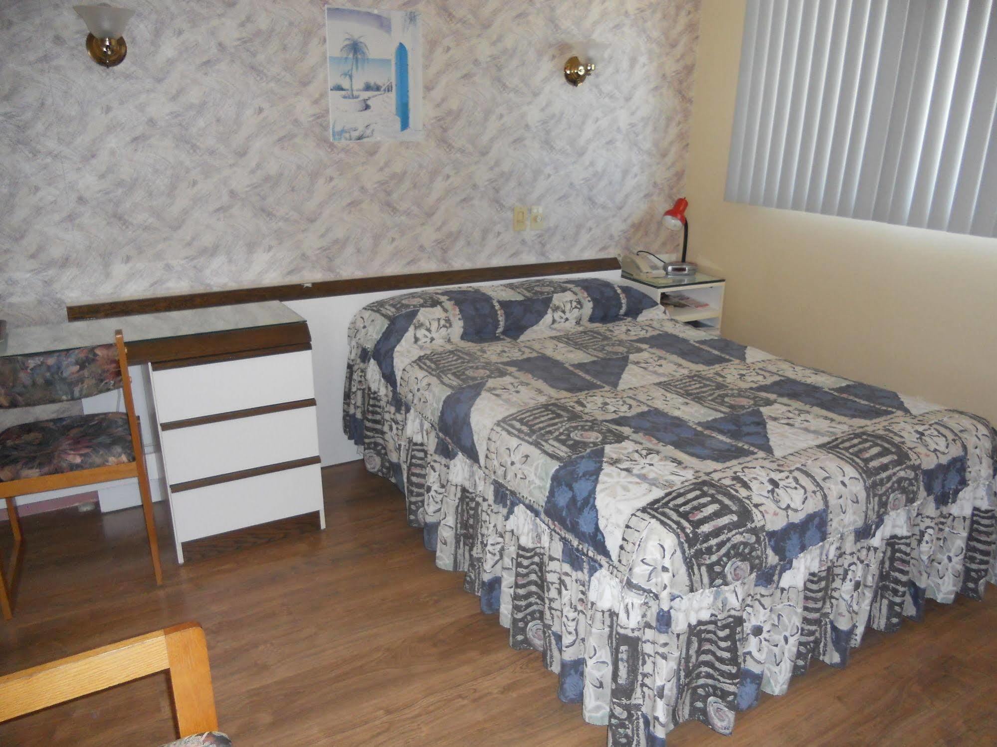 Motel Normandie Louiseville Екстер'єр фото