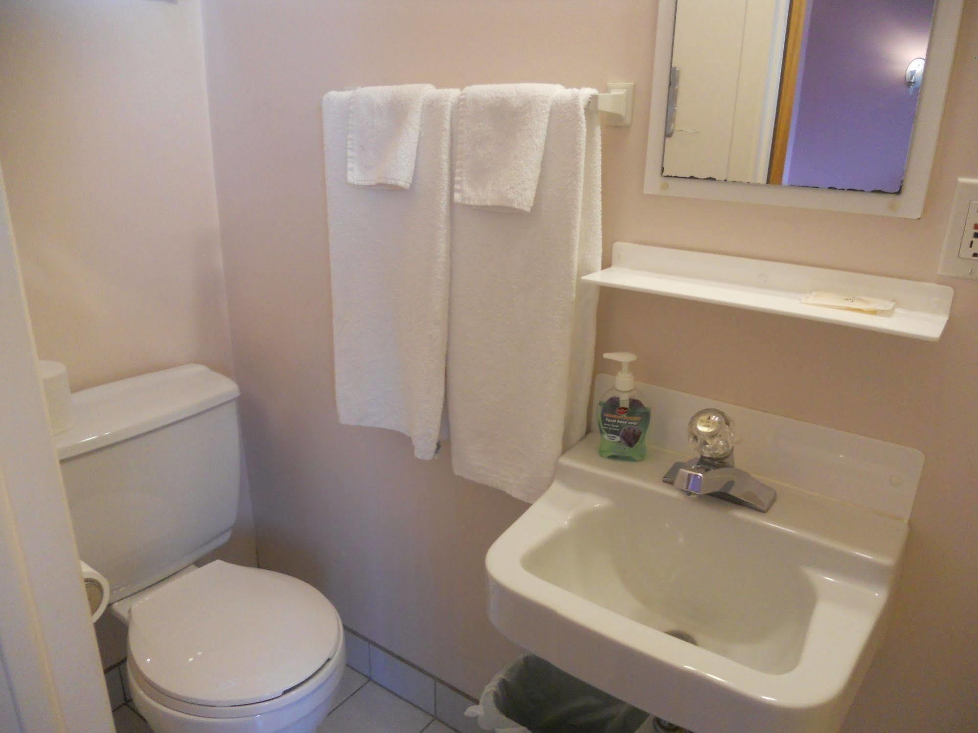 Motel Normandie Louiseville Екстер'єр фото