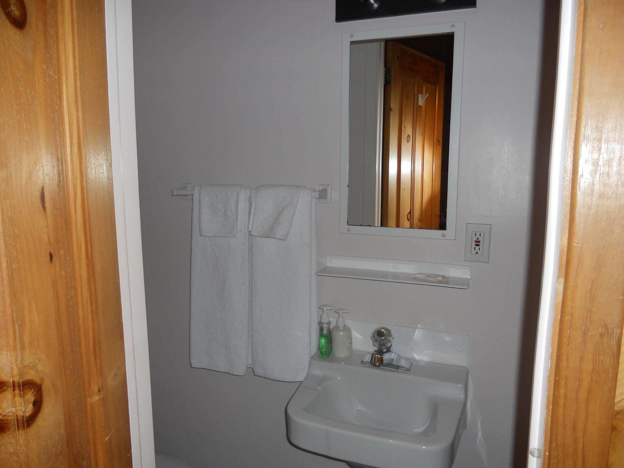 Motel Normandie Louiseville Екстер'єр фото