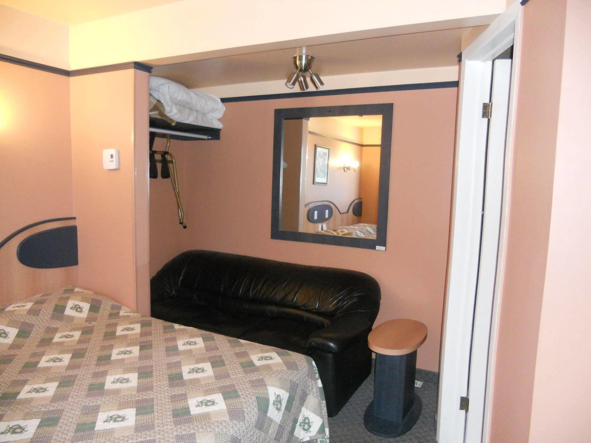Motel Normandie Louiseville Екстер'єр фото