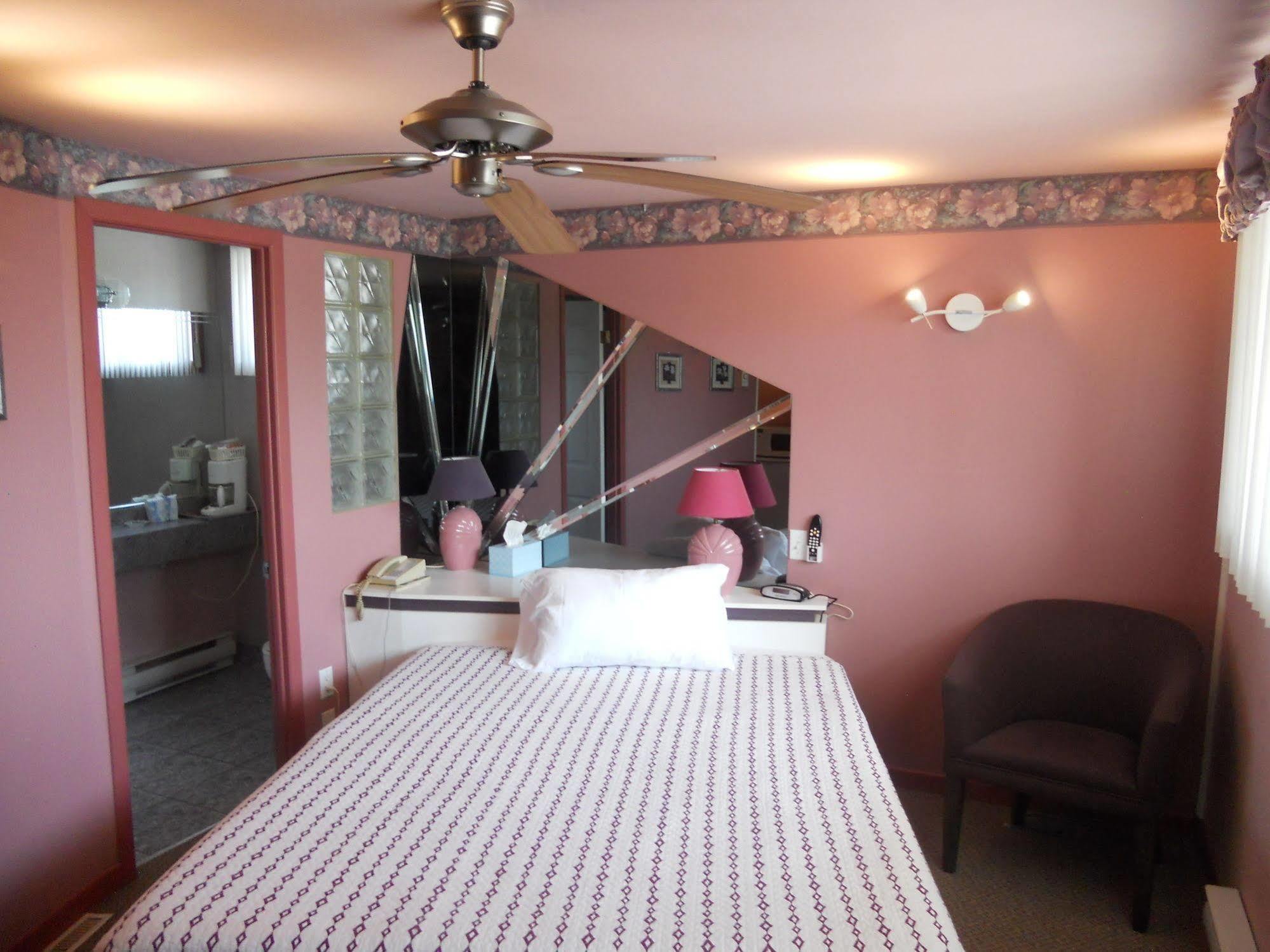Motel Normandie Louiseville Екстер'єр фото